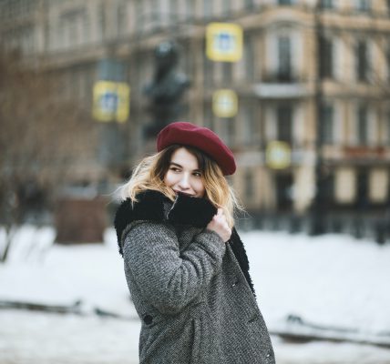 Przegląd stylizacji z płaszczem