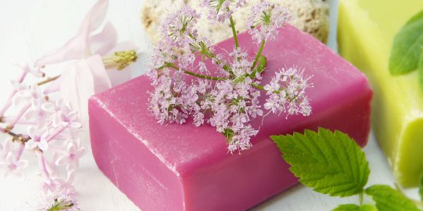 Dlaczego warto używać kosmetyków z kwasem salicylowym